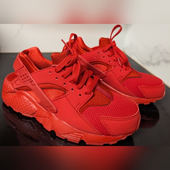 Nike Big Kids' Huarache Run Triple Red Sneakers Size 5.5Y MSRP $110 - Picture 9 of 12